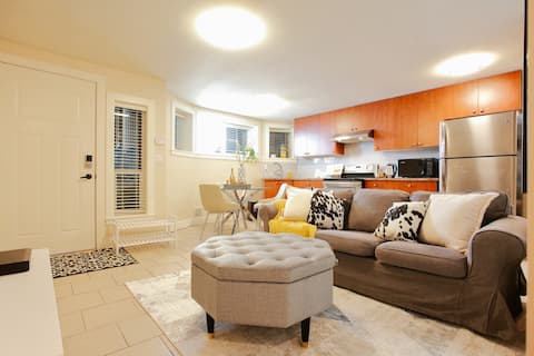 Top performing Airbnb: Burnaby Cozy suite Near Skytrain in Burnaby