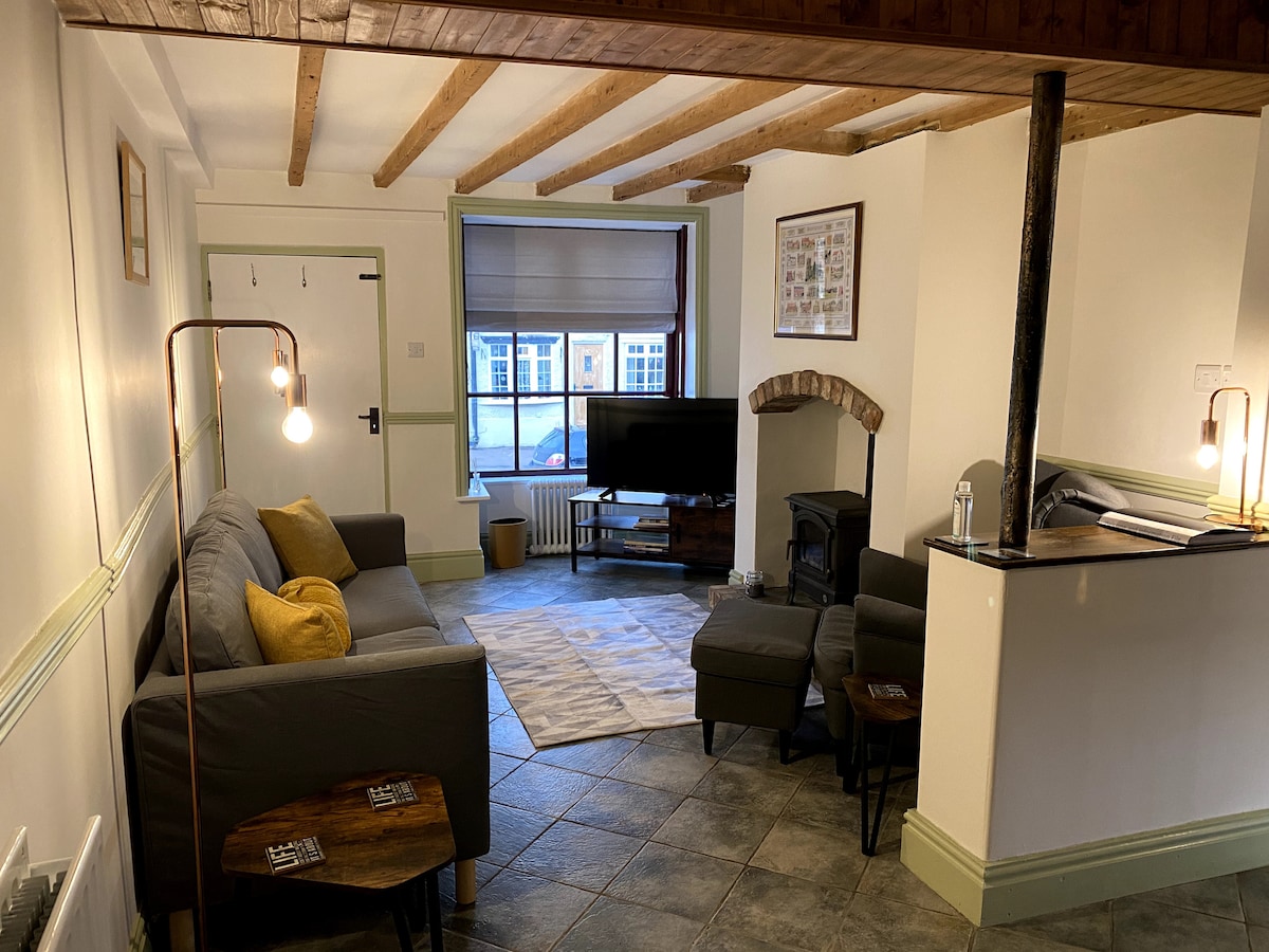 Erfolgreiche Airbnb-Immobilie: The Old Paper Shop in a Historic Village Location. in North Yorkshire