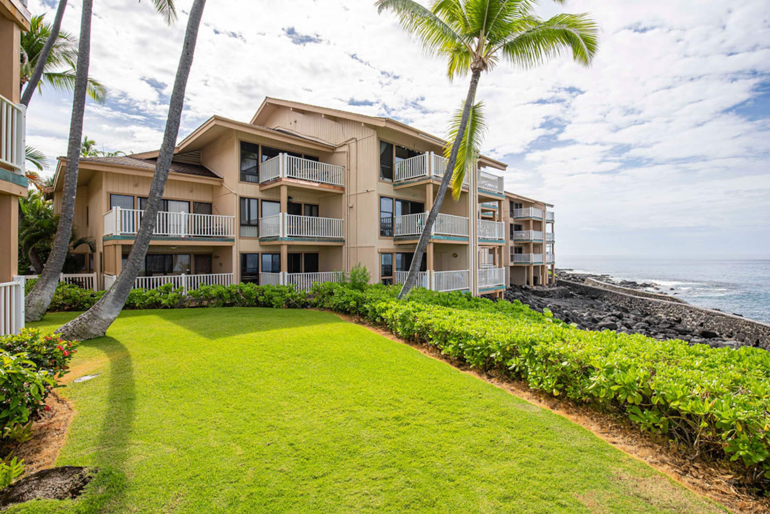 Condo in Kailua-Kona · ★4.95 · 1 bedroom · 1 bed · 1 bath - Image 35