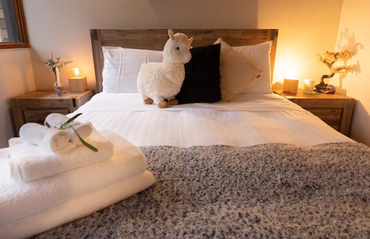 Hotel quality linen, towels and toasty warm fluffy doonas 