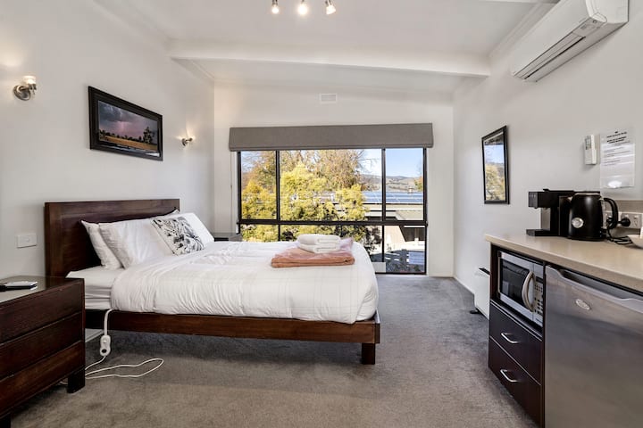 This is the most private bedroom.  No internal access to the main house.  Separate tea and coffee making facilities, own ensuite. Panel heater, reverse cycle heating and cooling, electric blanket.