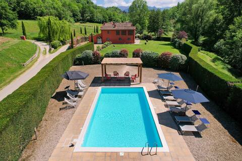 Stunning Villa with Pool, Sauna,Table tennis, sl16