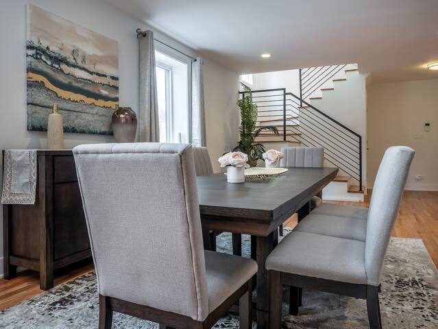 Wicker Park : Stylish Comfort Meets Urban Ease gallery image 5