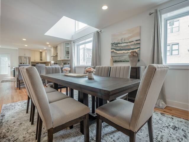 Wicker Park : Stylish Comfort Meets Urban Ease gallery image 3