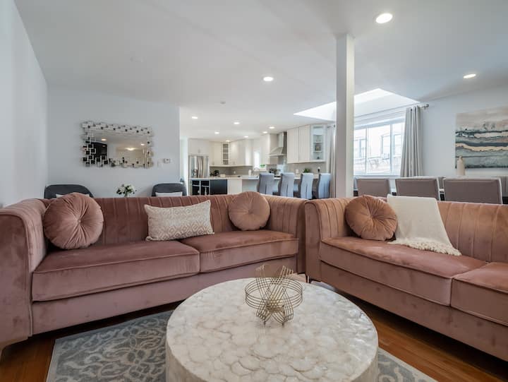 Wicker Park : Stylish Comfort Meets Urban Ease - Chicago
