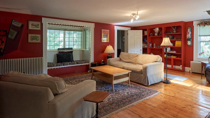 Beautiful Period Intact Victorian Apartment - Connecticut