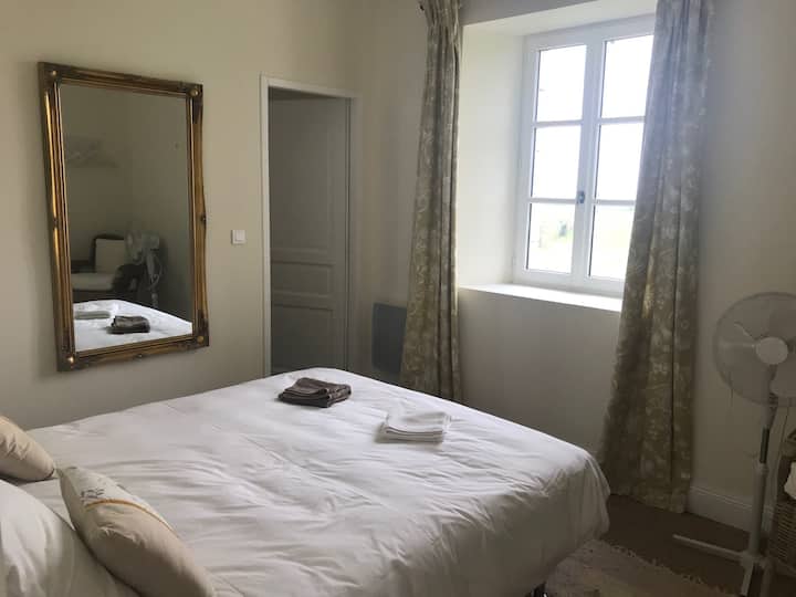 חדר שינה 3 למעלה עם כניסה לחדר הרחצה 