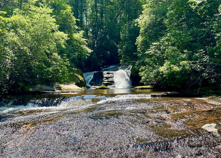 Fabulous Cabin in Magical Spot near Hiking & Falls Cabins for Rent in