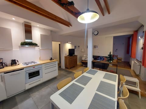 Roland apartment with historic veranda.