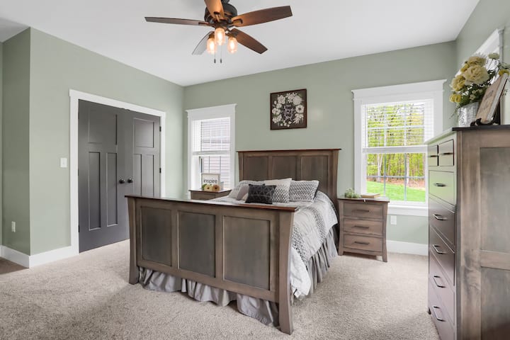 First-floor master bedroom with 1 queen bed. Two closets. Private bathroom attached with bathtub and shower