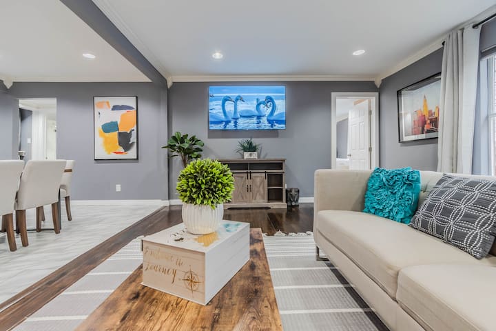 4BR/2Ba-MedDistrct/Uptown-2KingBeds- SmartTV