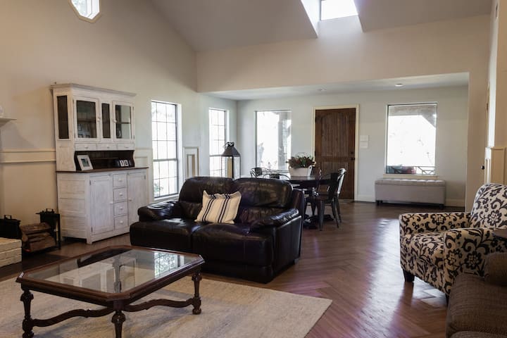 Farmhouse On Pond, Hot Tub, Fire Ring And Fishing - Rockwall, TX
