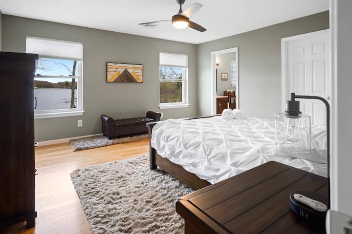 Dormitorio principal con vistas al lago