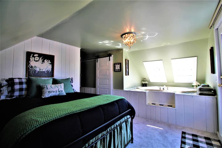 Upstairs Master Bedroom and Bath with Pillow topped Queen Bed:
Gaze at the stars through the skylights while soaking in the Heart-shaped Jacuzzi Tub!