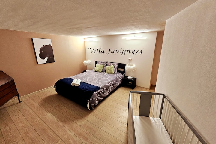 חדר שינה 6, מיטה160x200 ומיטה מתקפלת.
חדר שינה 6, מיטת תינוק ומיטת קווין סייז.