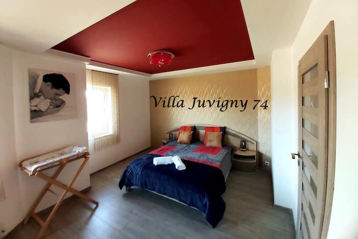 חדר שינה 4, מיטה 160x200 ס"מ ומיטת תינוק ושולחן החתלה לתינוקות.

חדר שינה 4, מיטת תינוק ומיטת קווין סייז.