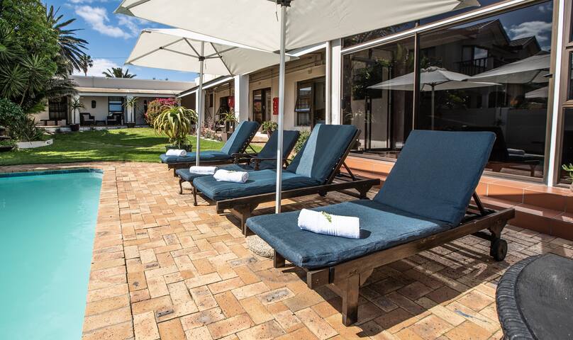 Woodbridge Lodge Self-catering loft apartment gallery image 2