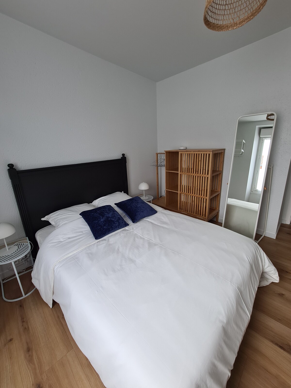 חדר שינה שלישי, מיטה זוגית 140x190
Chambre de Geoffroy