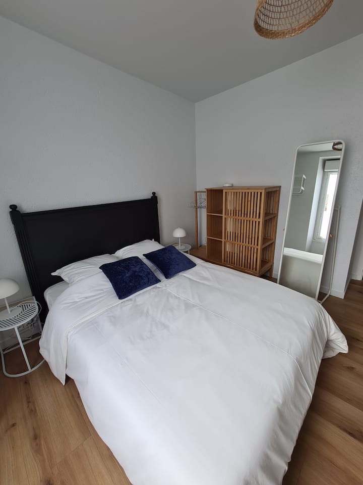 Трета спална соба, брачен кревет 140x190
Chambre de Geoffroy