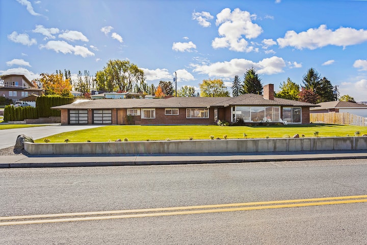 Pano Gorge Views Mid-Mod w/pool&Htub outdoor oasis