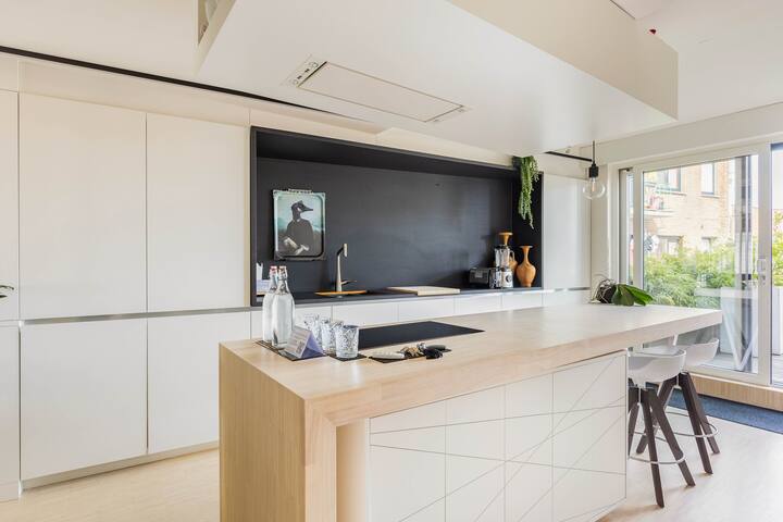 “Desk till Dawn” gallery image 3