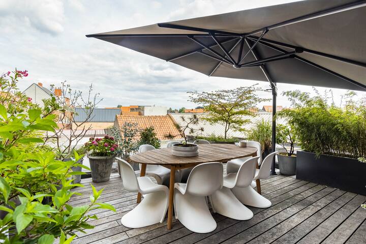 “Desk till Dawn” gallery image 2