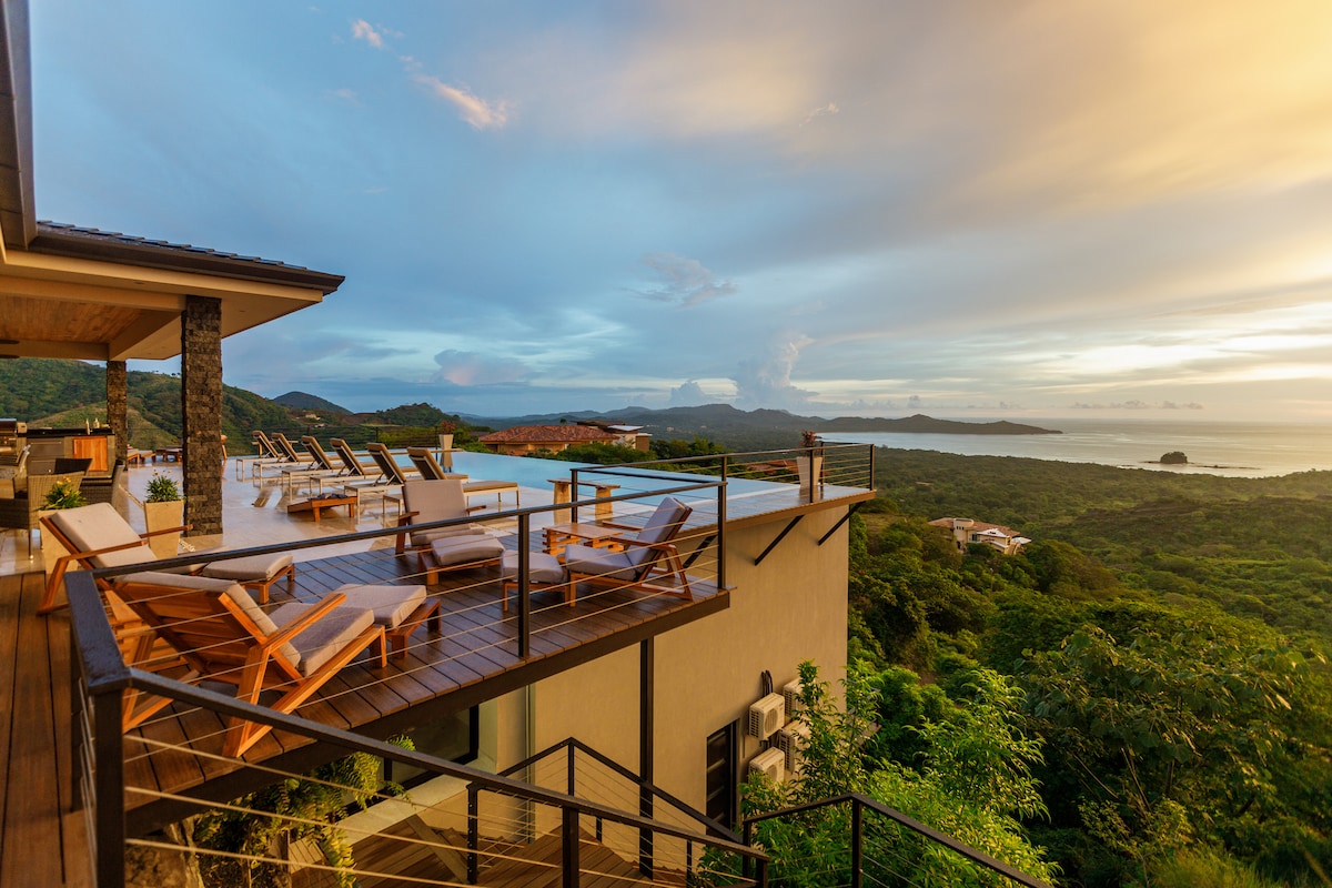 Luxury Oceanview Villa w/ Pool & Sunset Views