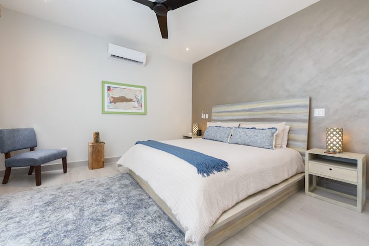 Მთავარი სახლის საძინებელი 3 (ოკეანის ხედით)