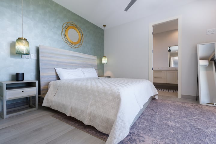 Მთავარი სახლის საძინებელი 2 (ოკეანის ხედით) 