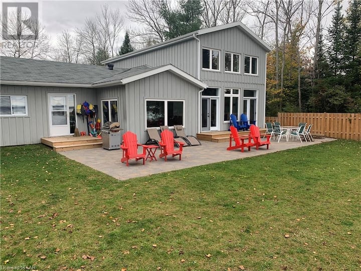 Luxury Cottage on Private Beach / Waterfront Houses for Rent in