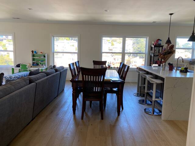 Bay and ocean views in Monterey Heights gallery image 2