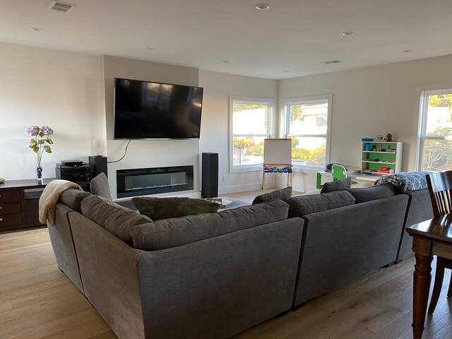 Bay and ocean views in Monterey Heights gallery image 3