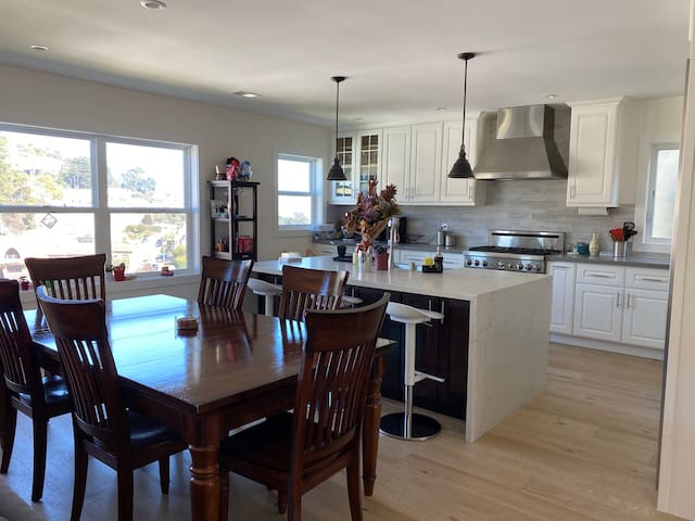 Bay and ocean views in Monterey Heights