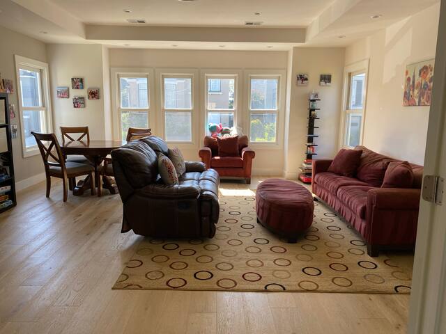 Bay and ocean views in Monterey Heights gallery image 4