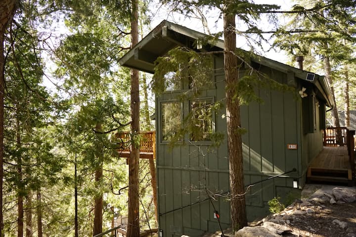 Private Mountain Escape With Indoor Hot Tub