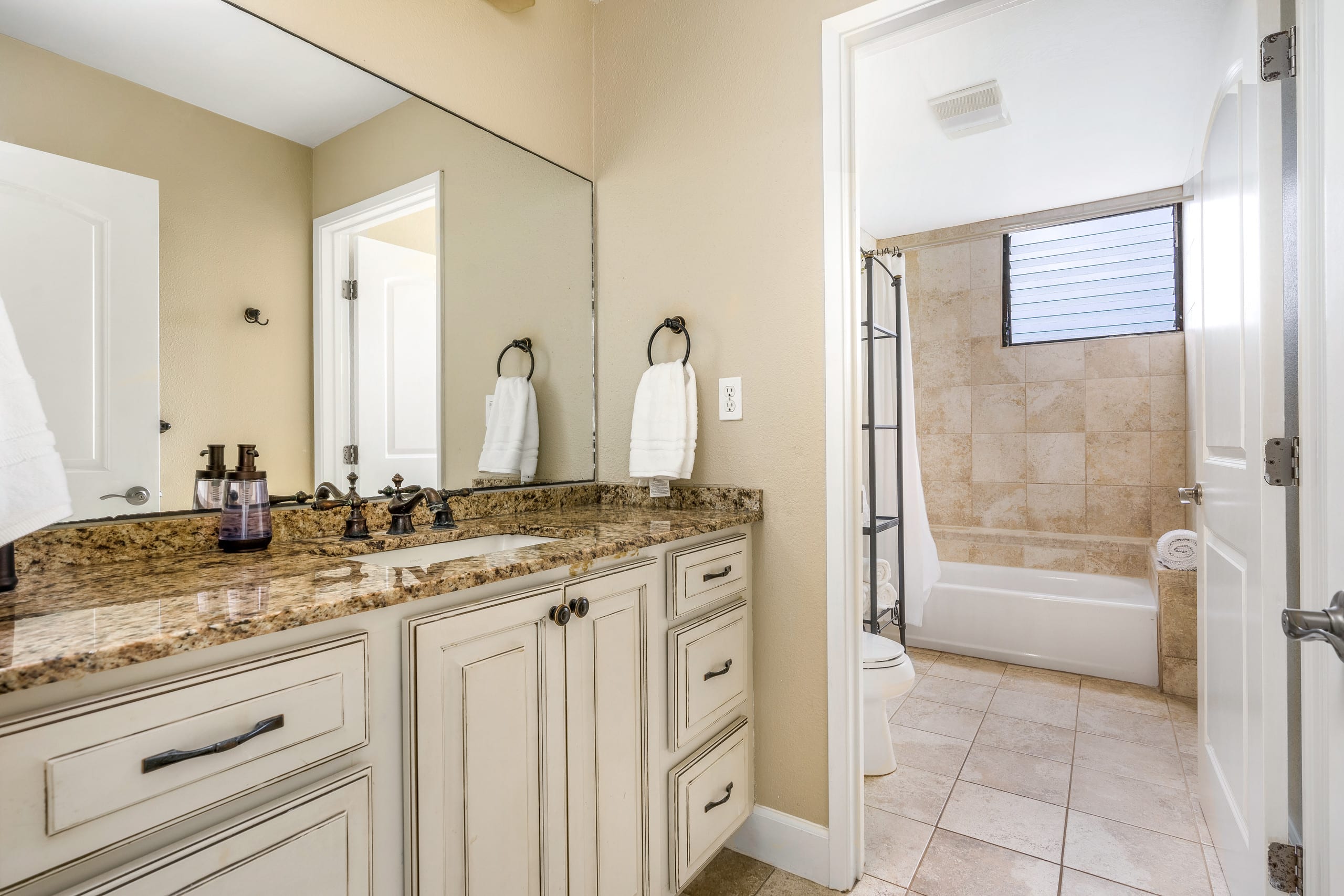 Home in Princeville · ★4.94 · 3 bedrooms · 5 beds · 2 private baths - Image 12