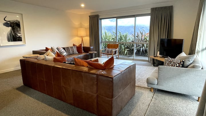 Treble Cone Lodge - Entire House - Stunning Views - Wanaka