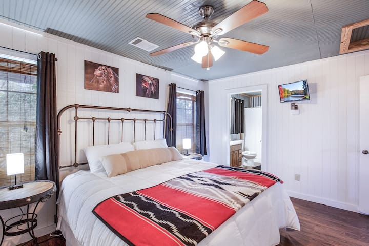 Cabin C: Master bedroom w/ private bath (King bed)