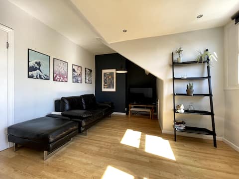 Popular Airbnb listing: Quiet top floor flat close to Metro Station in North Gosforth