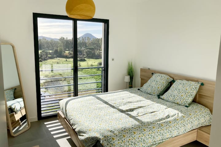 chumba chenye kiyoyozi, mwonekano wa mlima