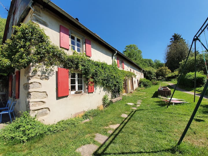 Le Bonheur est dans le Pré. Gîtes 2 pers. Apartments for Rent in