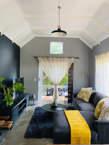 Cosy and Unique Family Retreat in Hout Bay gallery image 2