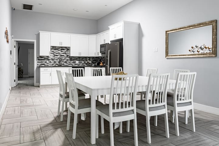 LA Modern 6BR. Gated Home Extend Stay Move ready