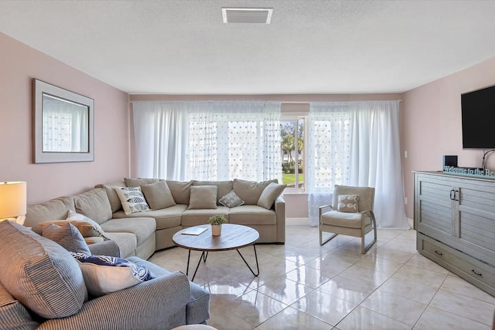 A Slice Of Paradise On Exclusive Whitney Beach - Longboat Key, FL