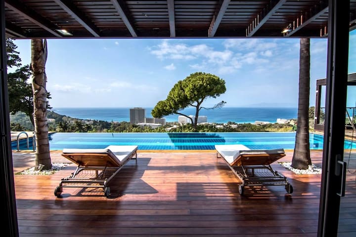 Villa Equinox, Luxury Sea View Villa