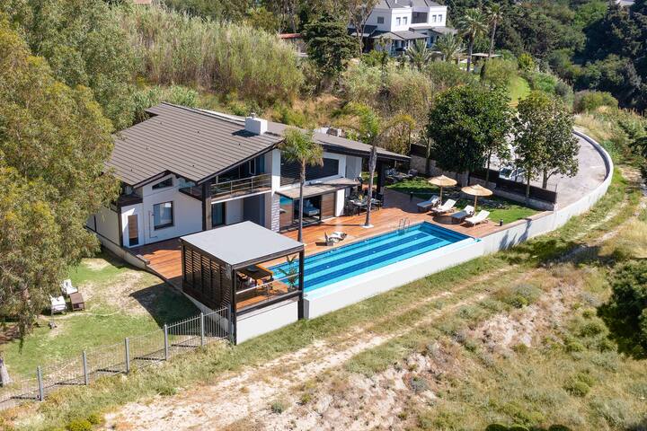 Villa Equinox, Luxury Sea View Villa gallery image 2