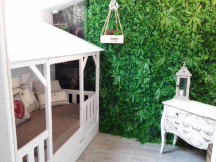 Eneo la kulala lenye vitanda vya kuvuta