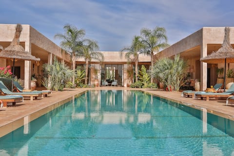 Bab Smalla: Large family house with staff