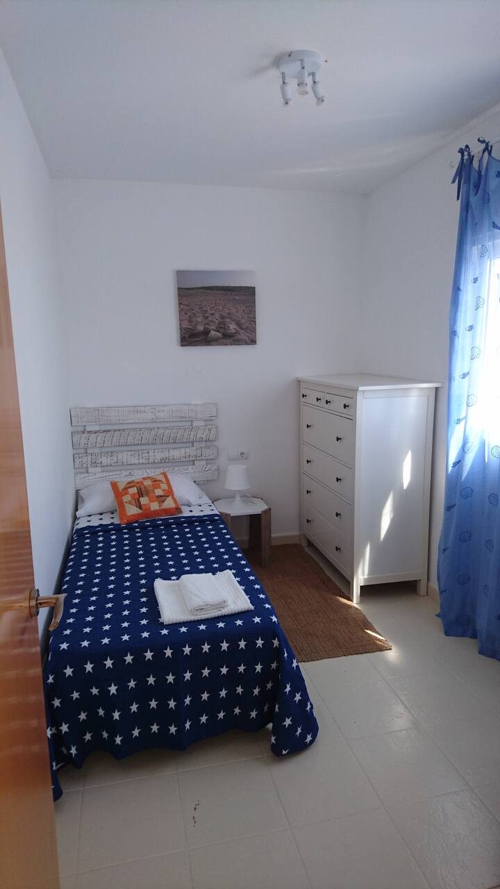 Chambre simple, premier étage.
