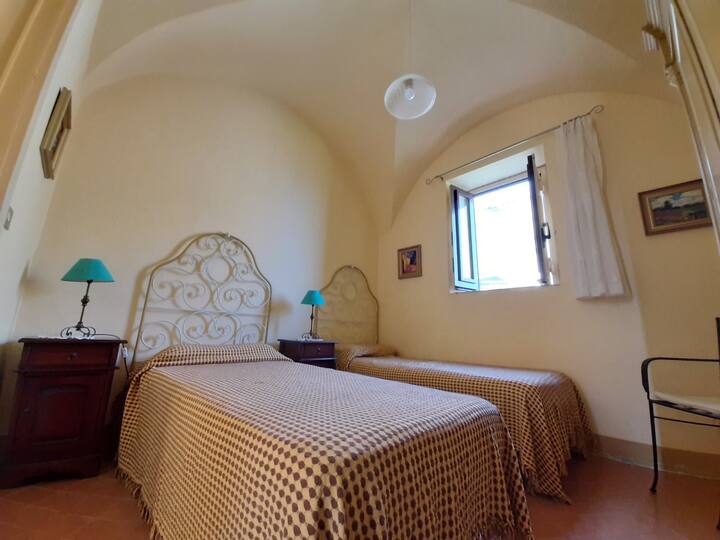 chumba cha kulala kwenye ghorofa ya chini